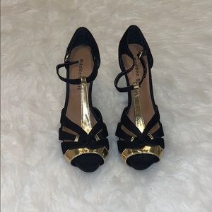 Four inch heels! Women’s size 7